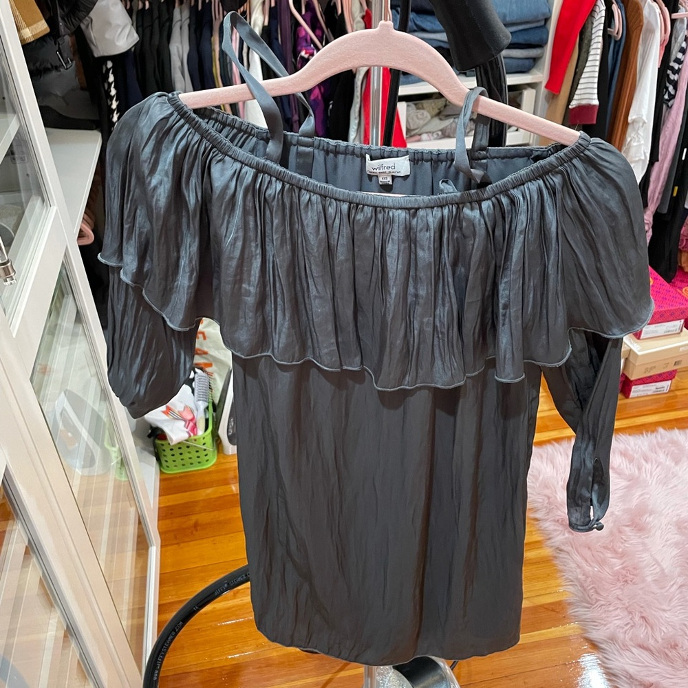 Cold shoulders silk dress
